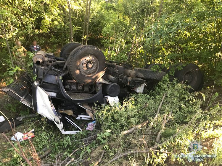 На Запоріжжі військове авто потрапило у смертельну ДТП: опубліковані фото