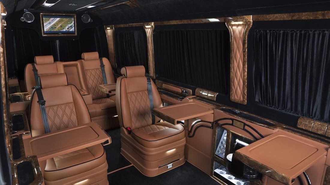 Внутри Mercedes-Sprinter сделали "ремонт", как в роскошной квартире Внутри Mercedes-Sprinter сделали "ремонт", как в роскошной квартире