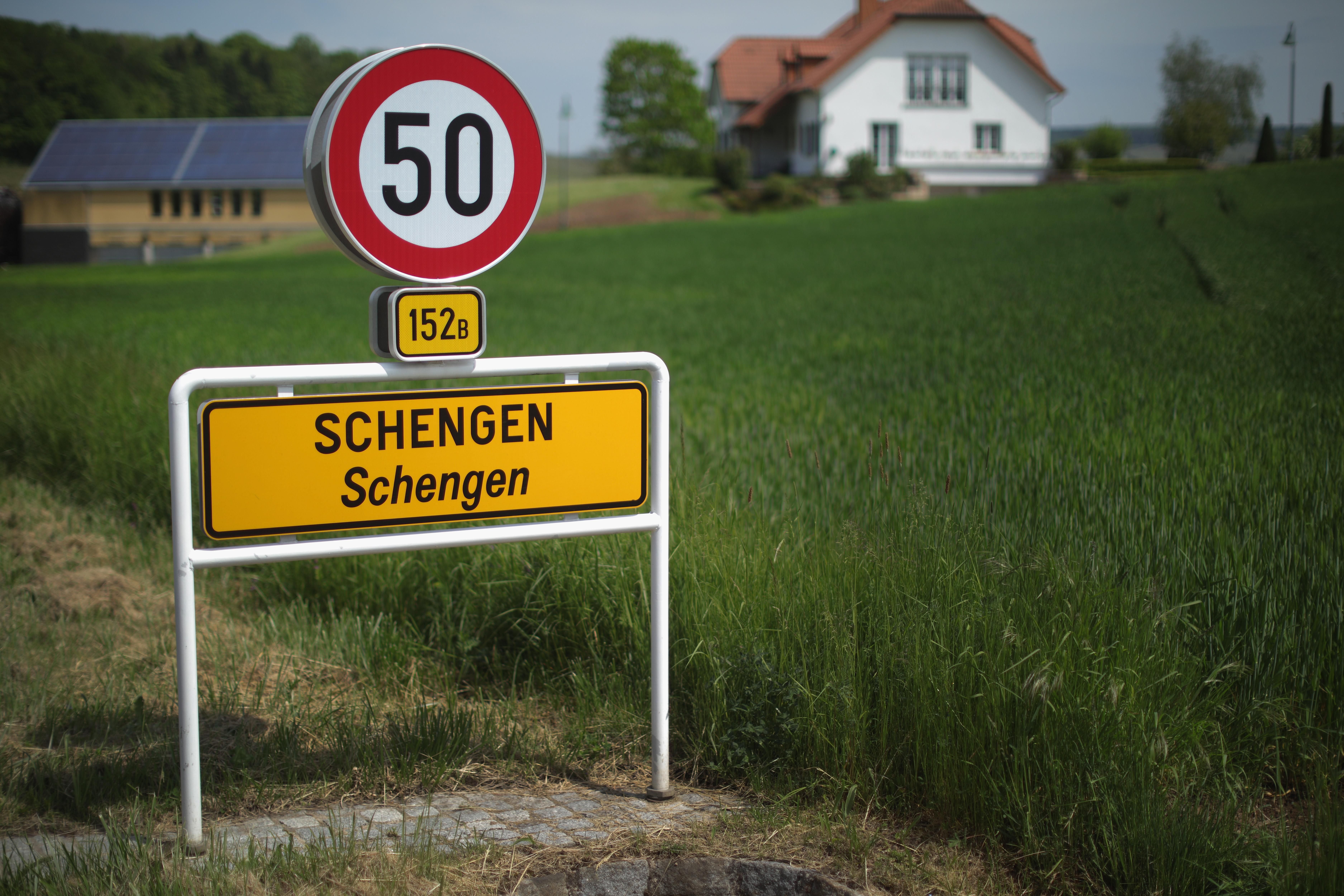 Европарламент ввел новые правила въезда в Шенген: что изменится