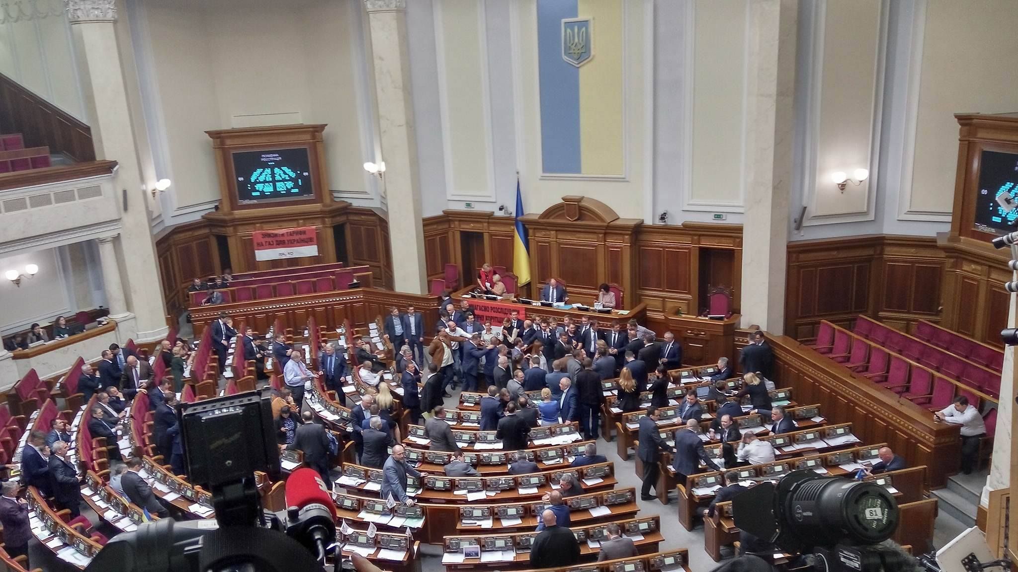 Депутаты от "БПП" устроили демарш в Раде: без них набралось 240 голосов