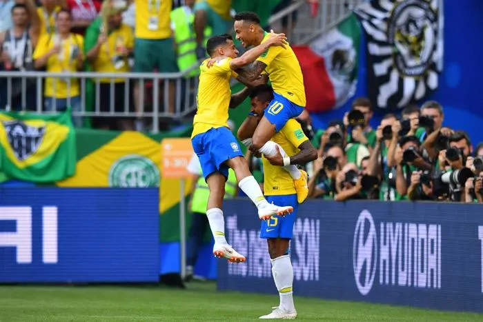 Збірна Бразилії святкує гол у ворота Мексики