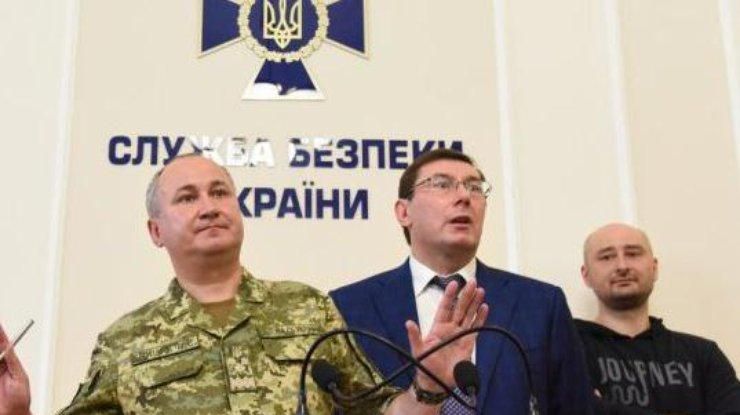 Звикаєш до тайфуну в країні: як живуть фігуранти "Списку 47" Звикаєш до тайфуну в країні: як живуть фігуранти "Списку 47"