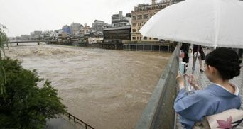"Історичні" дощі в Японії: евакуйовують сотні тисяч людей з околиць Кіото