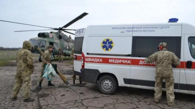 В Днепре на вертолете эвакуировали тяжелораненого бойца