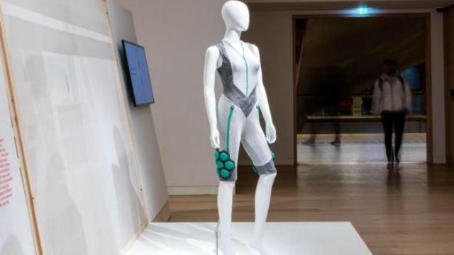 Ученые создали костюм, который усиливает мышцы человека Ученые создали костюм, который усиливает мышцы человека