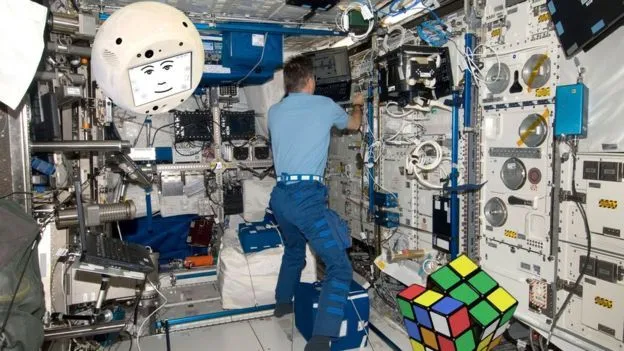 Робот CIMON допомагатиме астронавтам у космосі