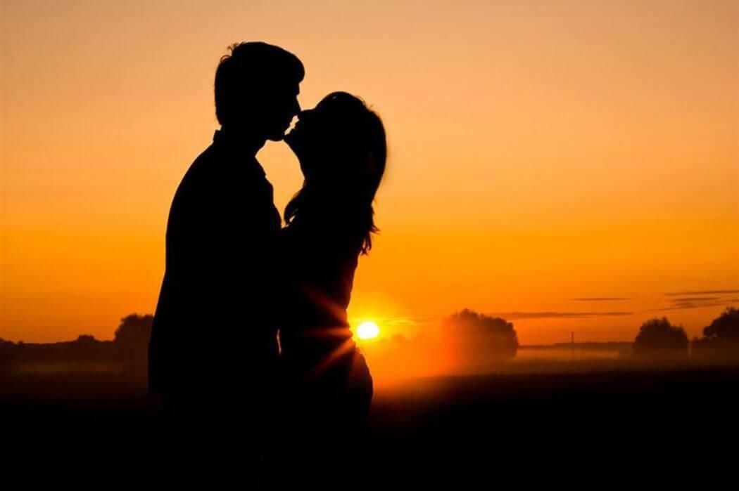 Займайтесь коханням, а не війною: легендарні поцілунки, які змінили хід історії Займайтесь коханням, а не війною: легендарні поцілунки, які змінили хід історії