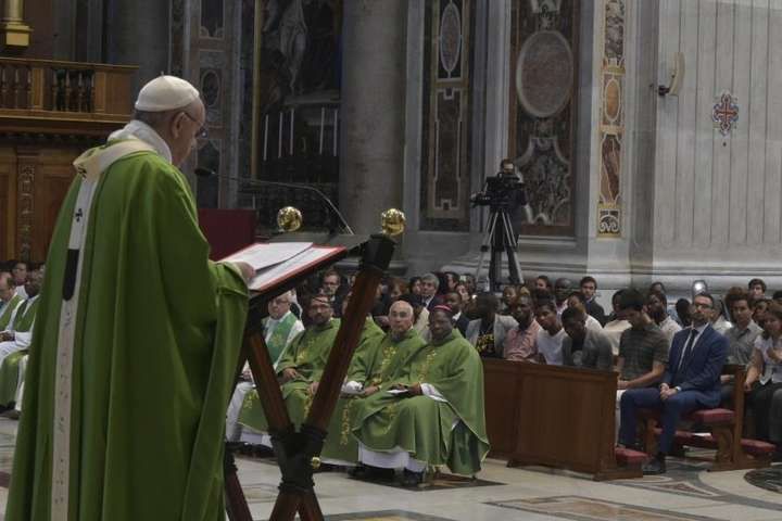 Папа Римський провів спеціальну месу, присвячену мігрантам Папа Римський провів спеціальну месу, присвячену мігрантам