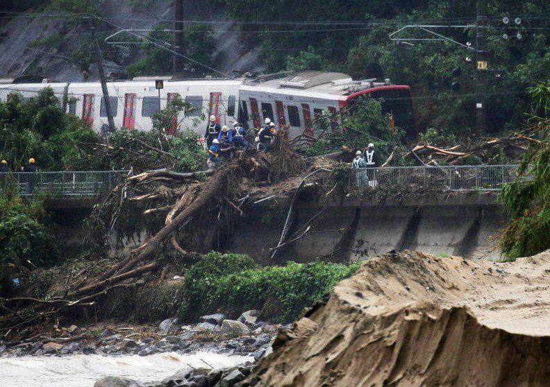 Руйнівні зливи та повені накрили Японію: є загиблі й чимало зниклих безвісти