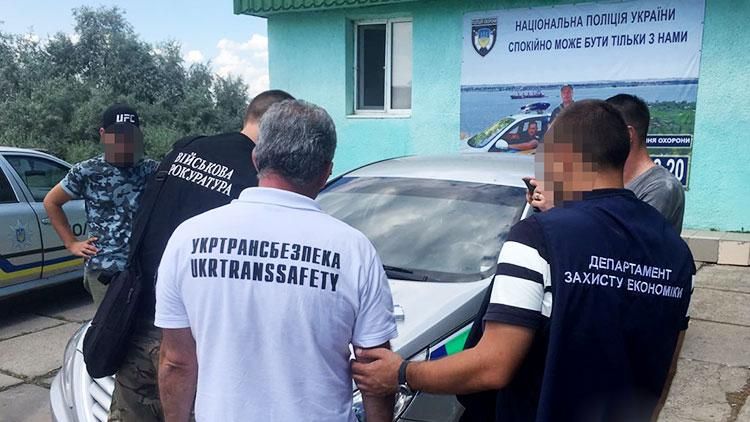 В Миколаєві затримали посадовця "Укртрансбезпеки" за вимагання чималого хабара в автоперевізника