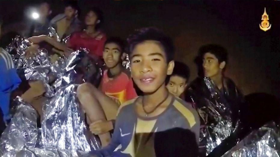 "Ми всі сильні": діти із затопленої печери у Таїланді написали зворушливі листи батькам