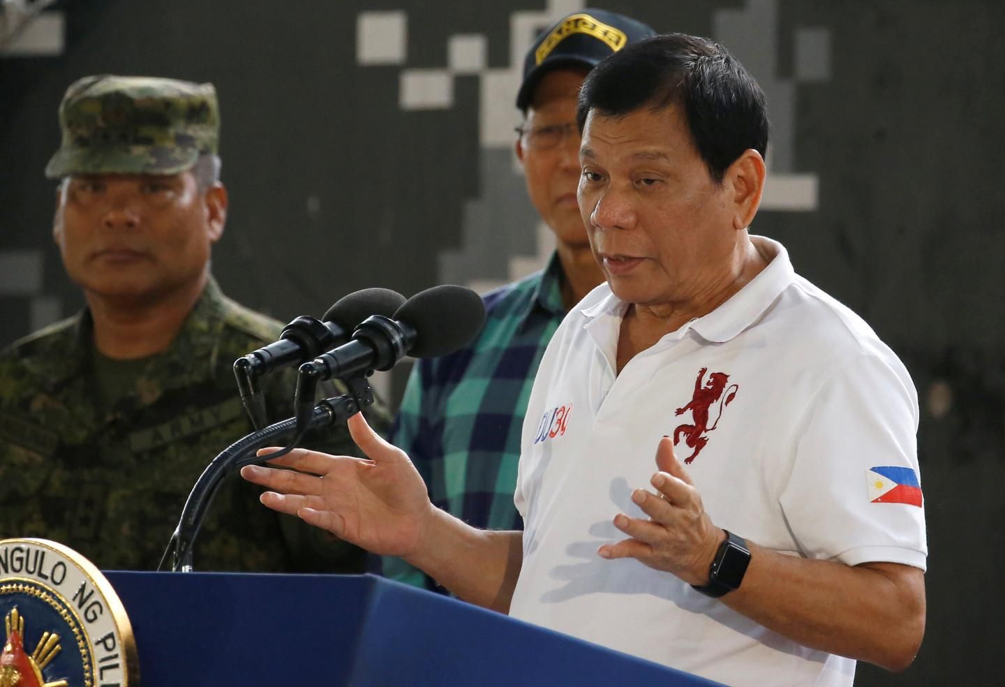 Президент Філіппін сказав, що подасть у відставку, якщо йому доведуть існування бога