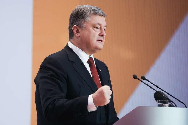 Порошенко розраховує на перегляд "антибандерівських законів" у Польщі Порошенко розраховує на перегляд "антибандерівських законів" у Польщі
