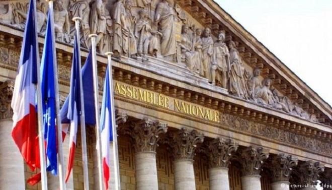 Парламент Франции проголосовал за закон против фейковых новостей Парламент Франции проголосовал за закон против фейковых новостей