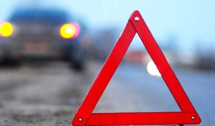 Смертельна ДТП під Києвом: автівки порозкидало по трасі