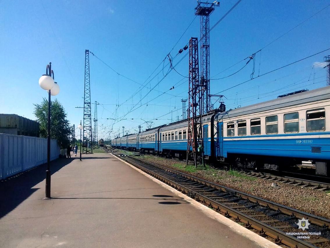 На Харківщині електричка на смерть переїхала чоловіка На Харківщині електричка на смерть переїхала чоловіка