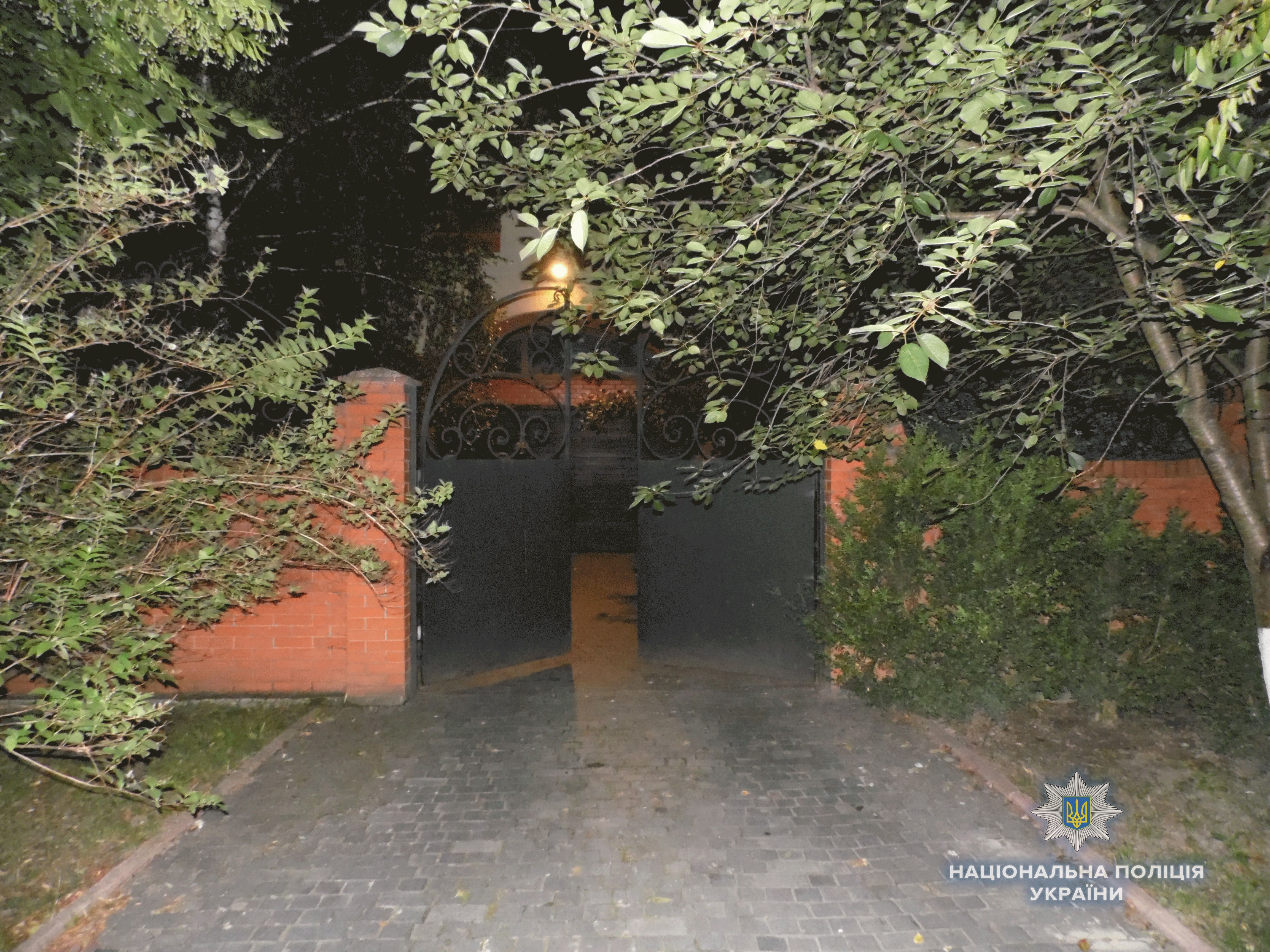 В Ровно в частный дом неизвестный бросил гранату В Ровно в частный дом неизвестный бросил гранату