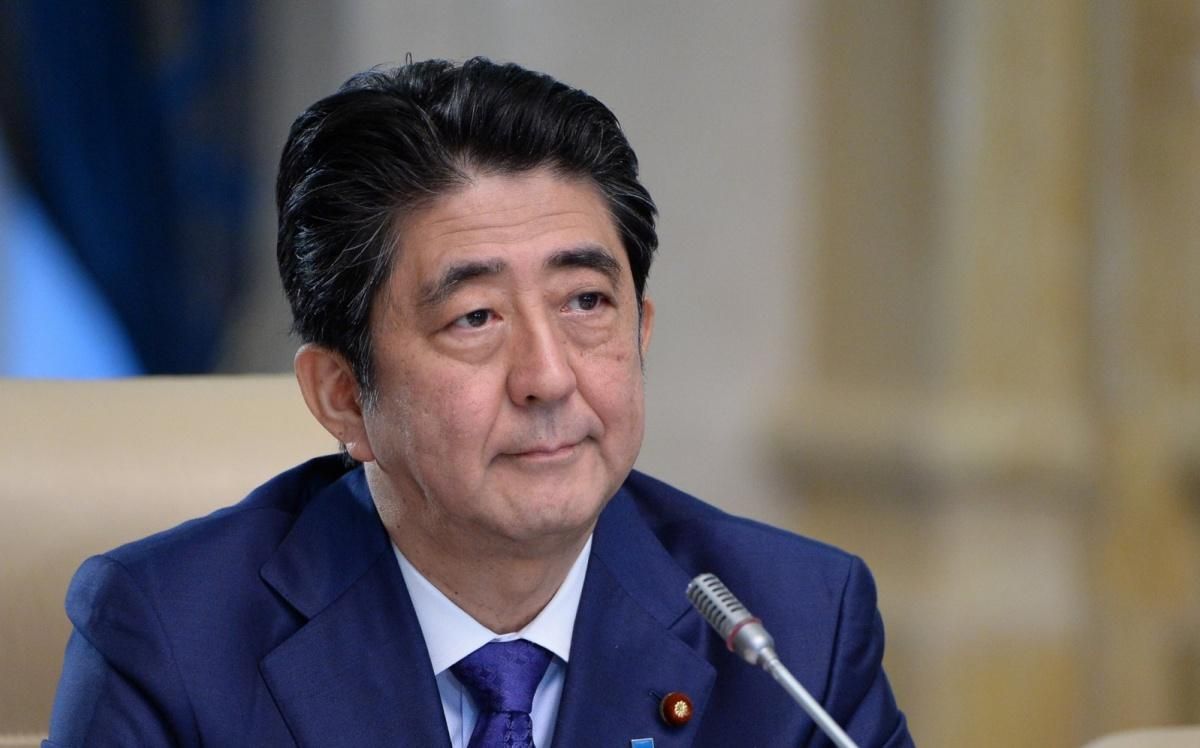 Прем'єр Японії скасував закордонні поїздки через потужні повені