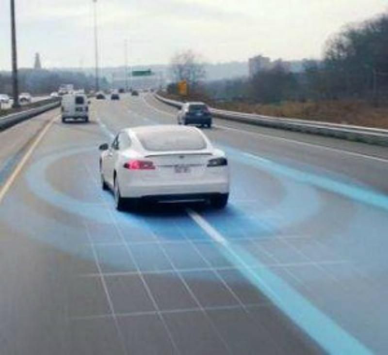 У Швеції відкрили дорогу, яка заряджає електромобілі просто на ходу У Швеції відкрили дорогу, яка заряджає електромобілі просто на ходу