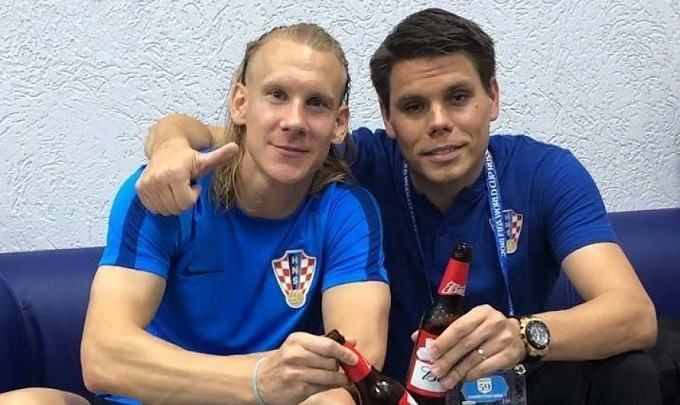 Українські дипломати пояснили британським ЗМІ, що означає "Слава Україні" Українські дипломати пояснили британським ЗМІ, що означає "Слава Україні"