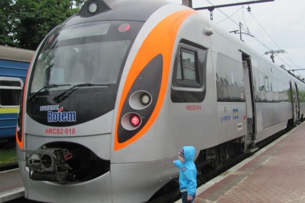 Рекламщики предыдущего руководства "Интерсити" лишили "Укрзализныцю" дохода на 18 000 000 гривен Рекламщики предыдущего руководства "Интерсити" лишили "Укрзализныцю" дохода на 18 000 000 гривен