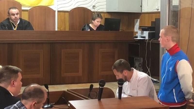 Суд Львівської області відпустив неповнолітнього хлопця, що брав участь у нападі на табір ромів