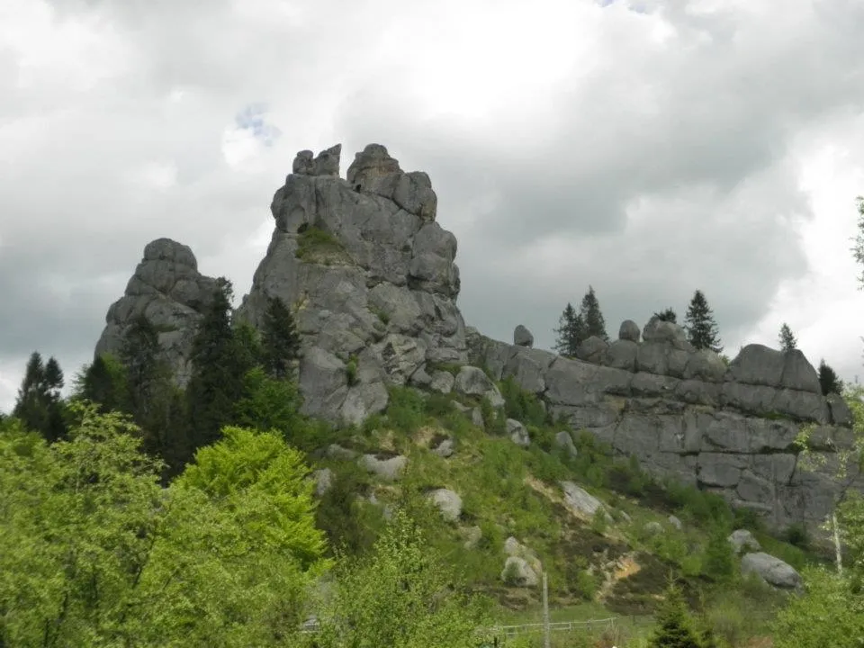 Тустань Тустань