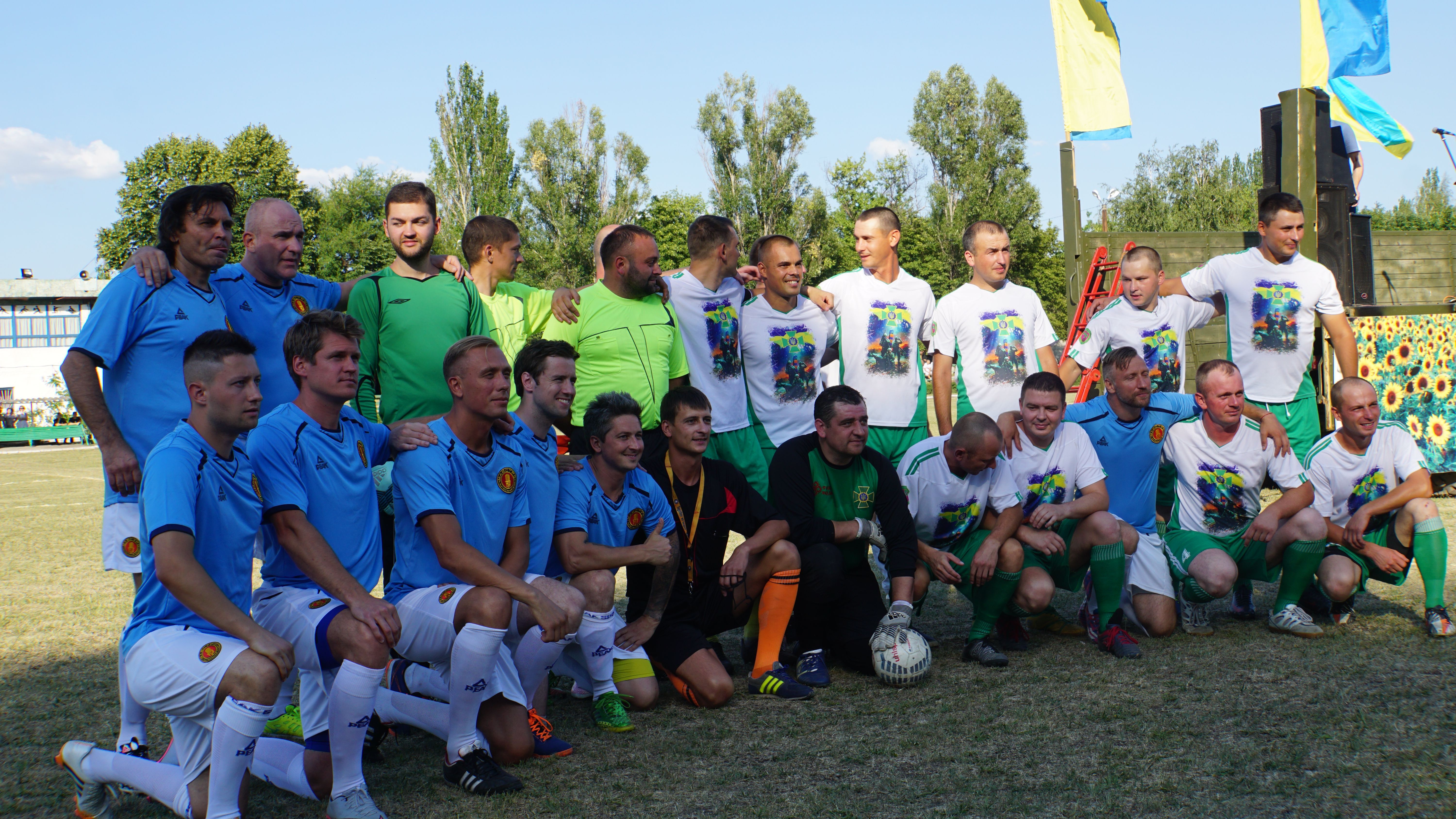 Украинские звезды сыграли в футбол с пограничниками ООС: зрелищные фото и видео