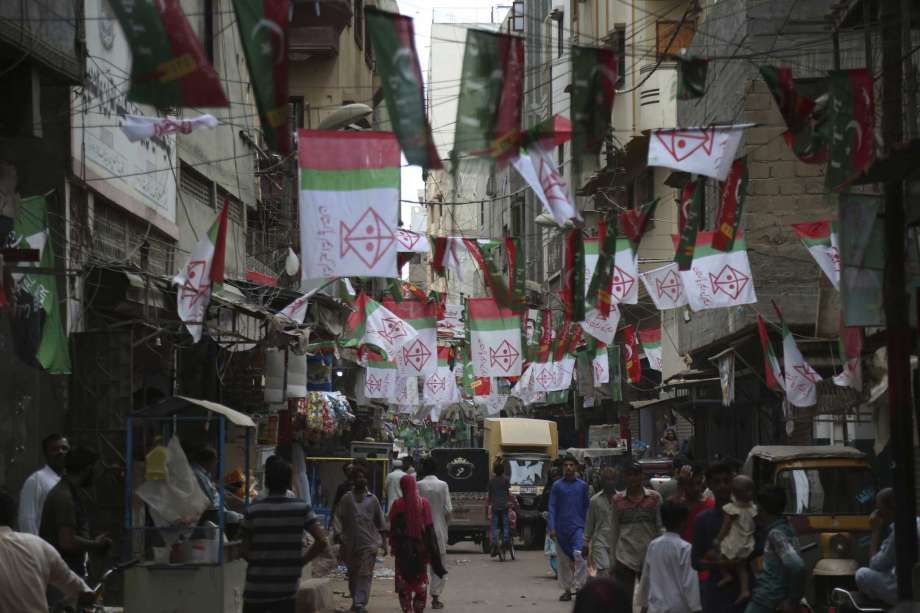 Теракт у Пакистані: від вибуху загинуло 11 осіб, серед них – лідер однієї з політичних партій Теракт у Пакистані: від вибуху загинуло 11 осіб, серед них – лідер однієї з політичних партій