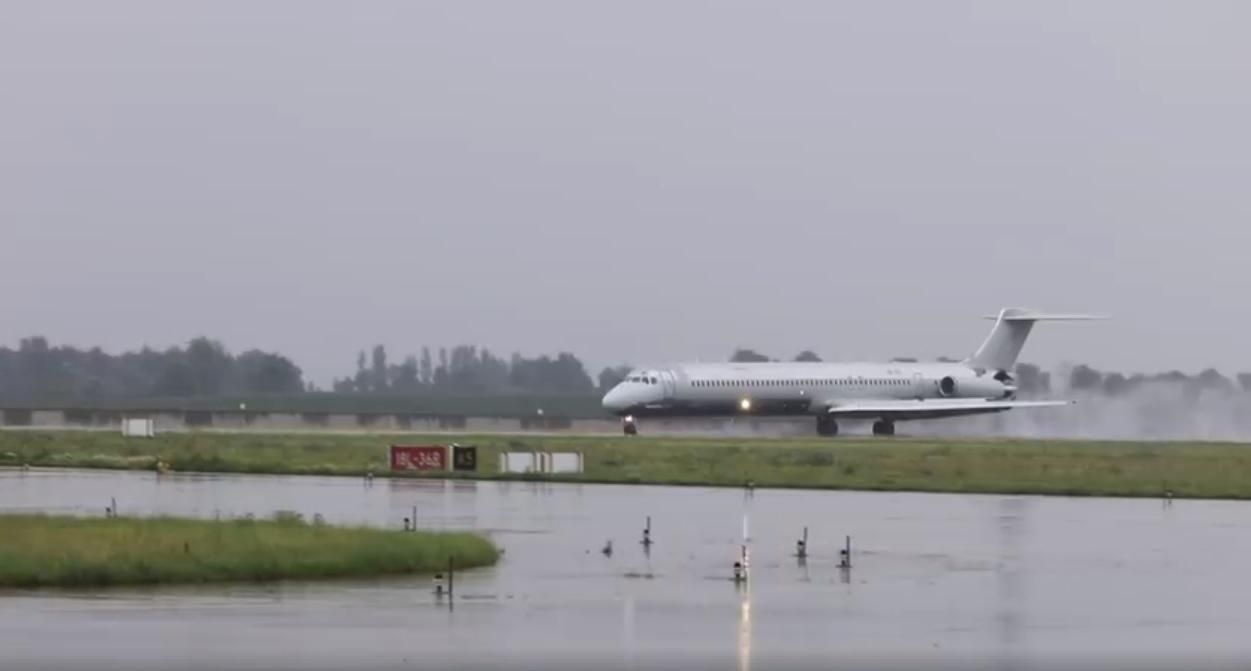 Літак із туристами здійснив аварійну посадку в "Борисполі": з'явилось відео