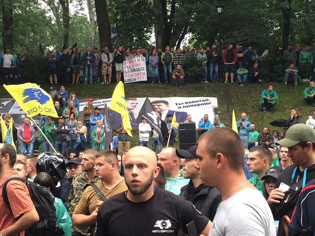 Протесты "евробляхаров" в центре Киева: эксклюзивный фоторепортаж из-под Кабмина