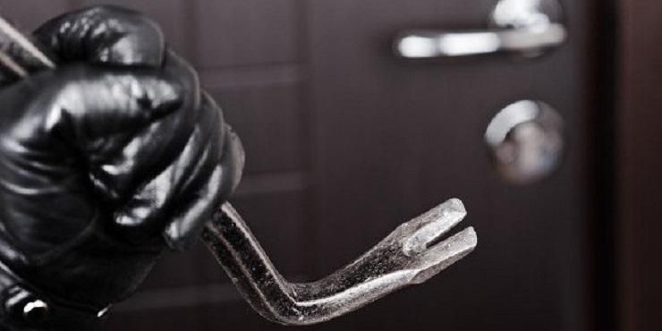 У Києві іноземці викрали сейф із чималою сумою грошей всередині У Києві іноземці викрали сейф із чималою сумою грошей всередині