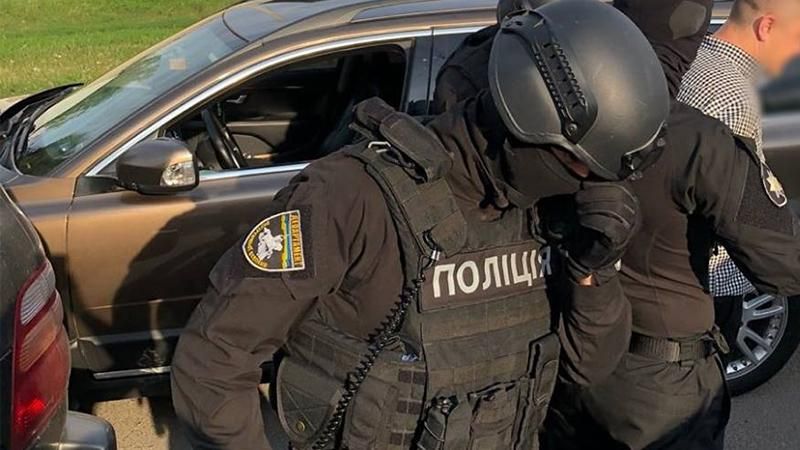 В Луцке на взятке задержали полковника полиции: фото В Луцке на взятке задержали полковника полиции: фото