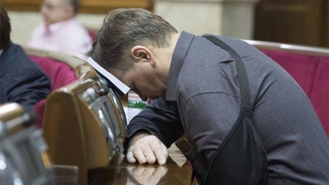 За скільки законів, які відповідають передвиборчій програмі, не проголосував БПП: інфографіка За скільки законів, які відповідають передвиборчій програмі, не проголосував БПП: інфографіка