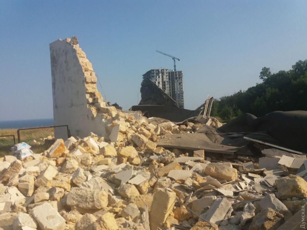 В Одесі на території Гідрометцентру прогримів вибух: будівля повністю зруйнована (фото) 