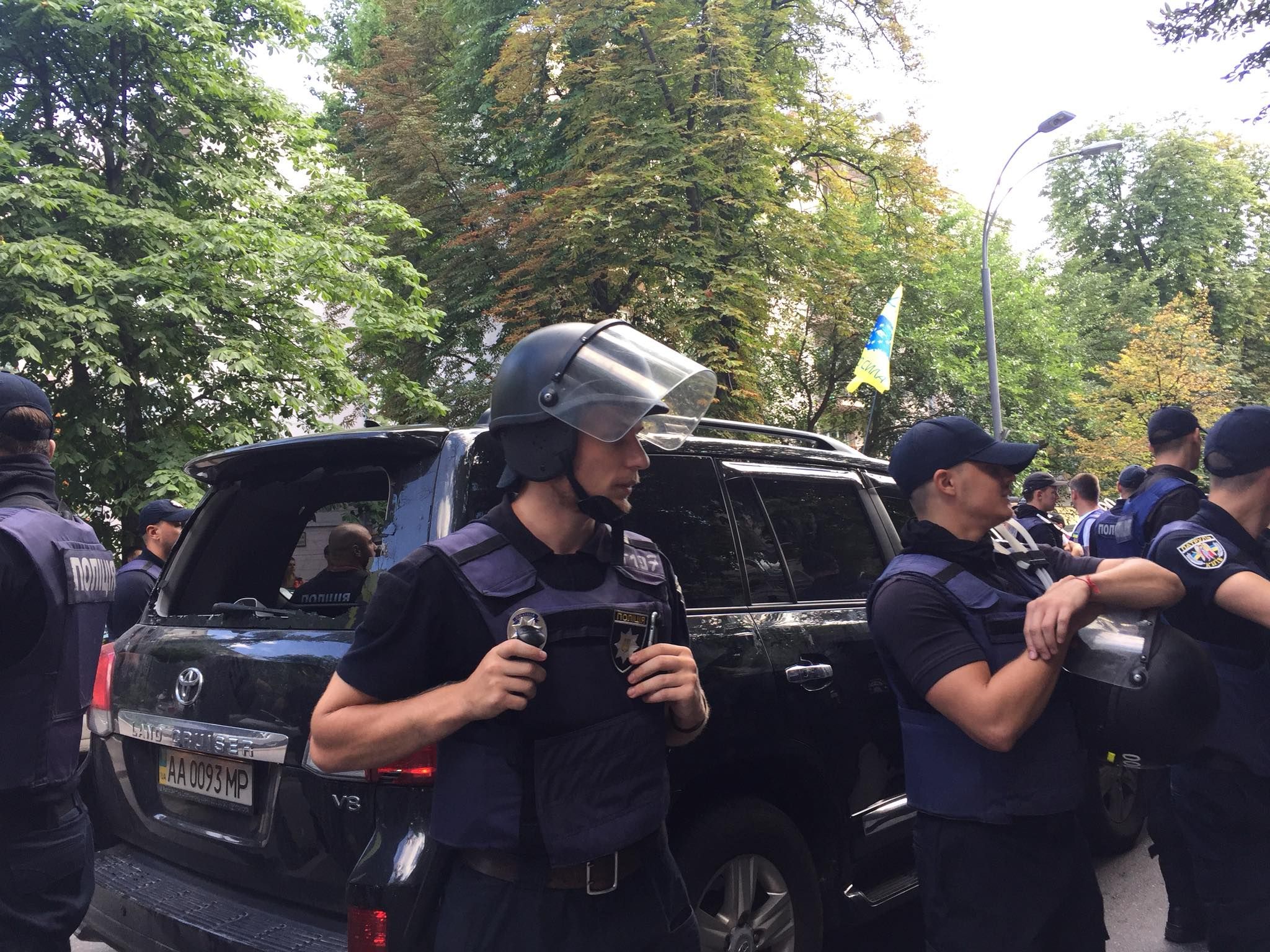 Столкновение под Верховной Радой: авто с нардепом сбило активиста