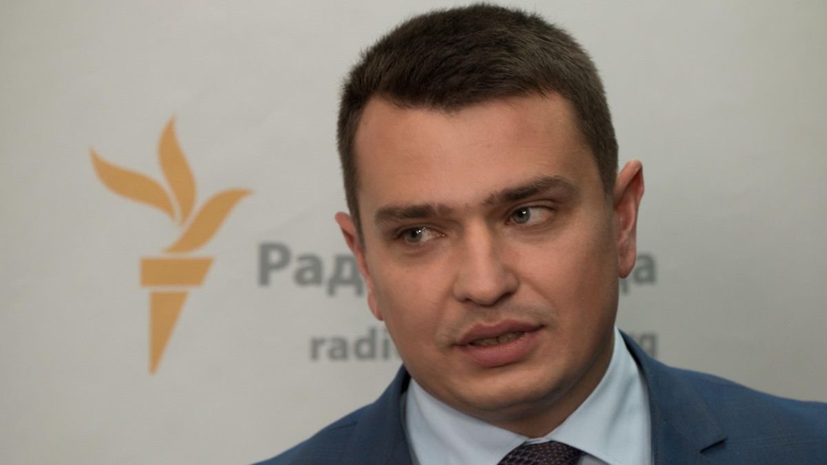 Журналисты засняли ночную встречу Сытника дома у президента Порошенко