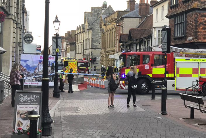 Поліція у Солсбері перекрила вулицю через чоловіка, якому стало погано Поліція у Солсбері перекрила вулицю через чоловіка, якому стало погано