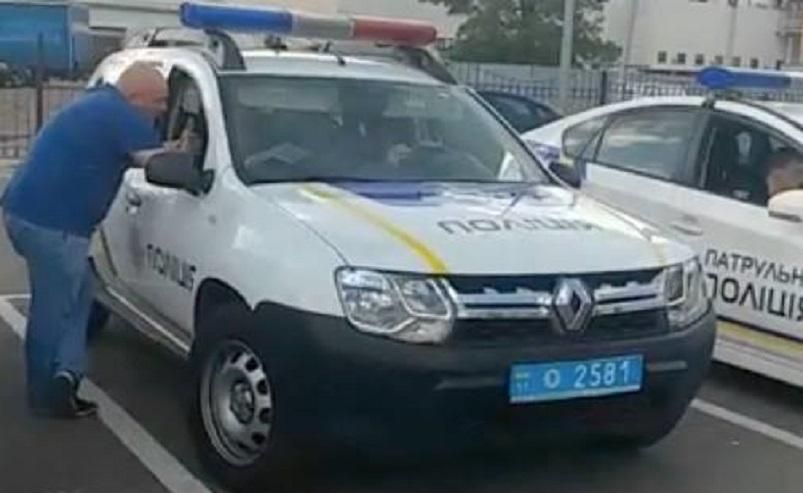 На вулиці помітили живодера, який мав бути під домашнім арештом: відео На вулиці помітили живодера, який мав бути під домашнім арештом: відео