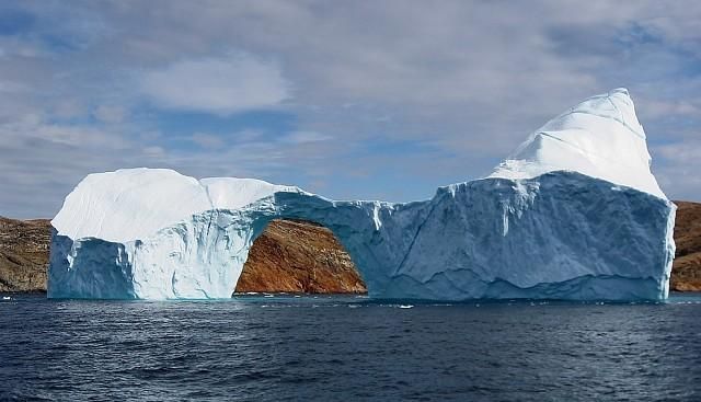 От Гренландии откололся гигантский айсберг, который может спровоцировать цунами