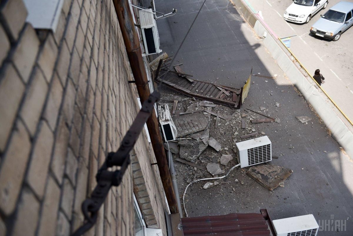 У Львові п'яний чоловік випав з балкону