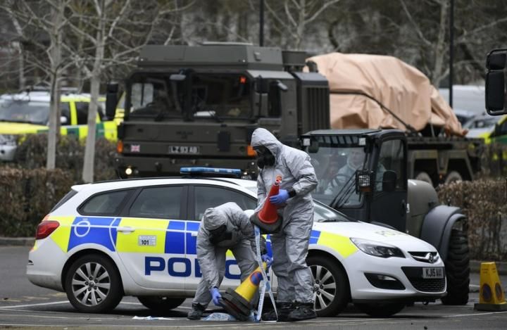 У Великобританії знайшли пляшечку, з якої отруїлася "Новачком" пара з Солсбері У Великобританії знайшли пляшечку, з якої отруїлася "Новачком" пара з Солсбері