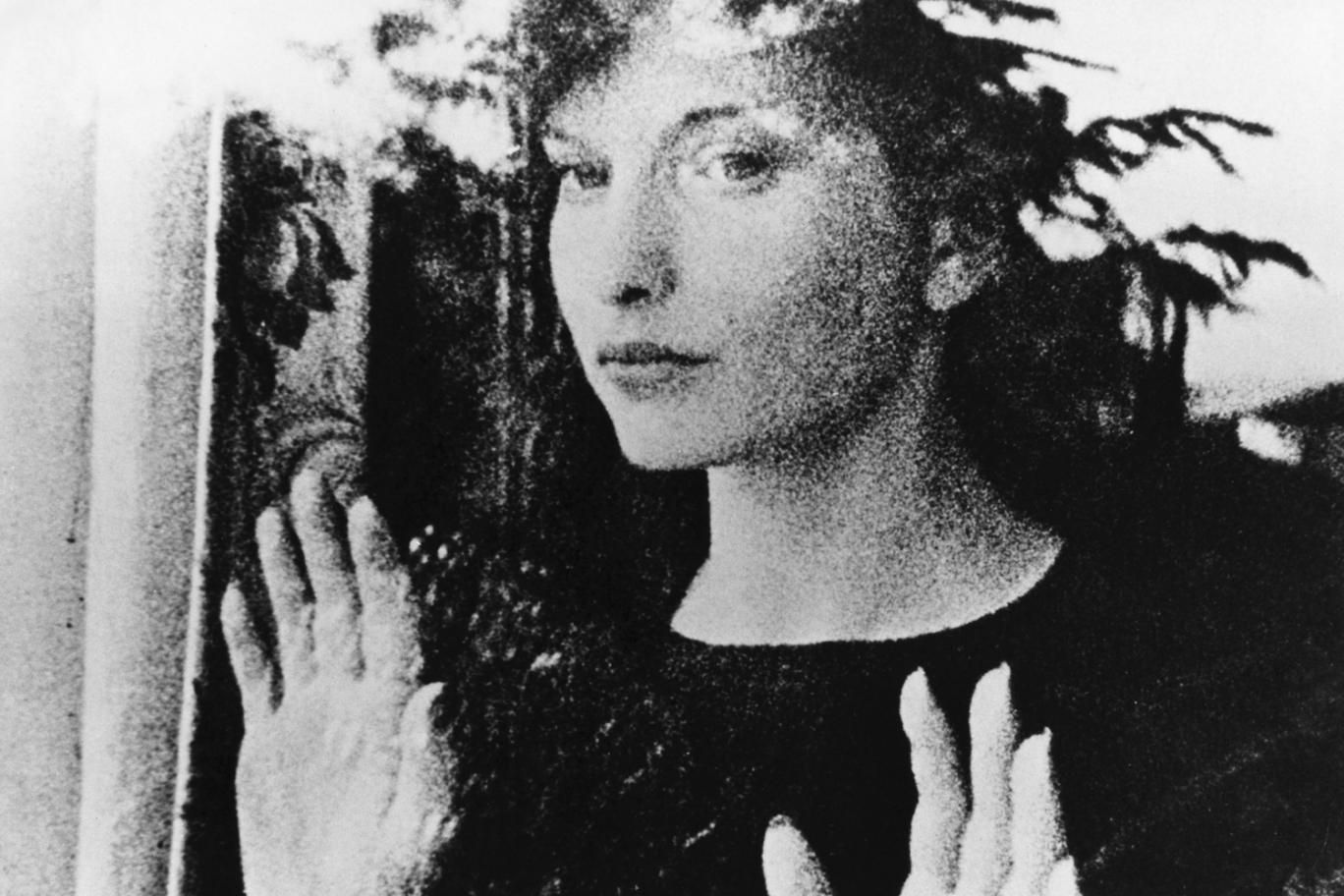 Майя Дерен – украинка, которая покорила Голливуд своими необычными фильмами Майя Дерен – украинка, которая покорила Голливуд своими необычными фильмами