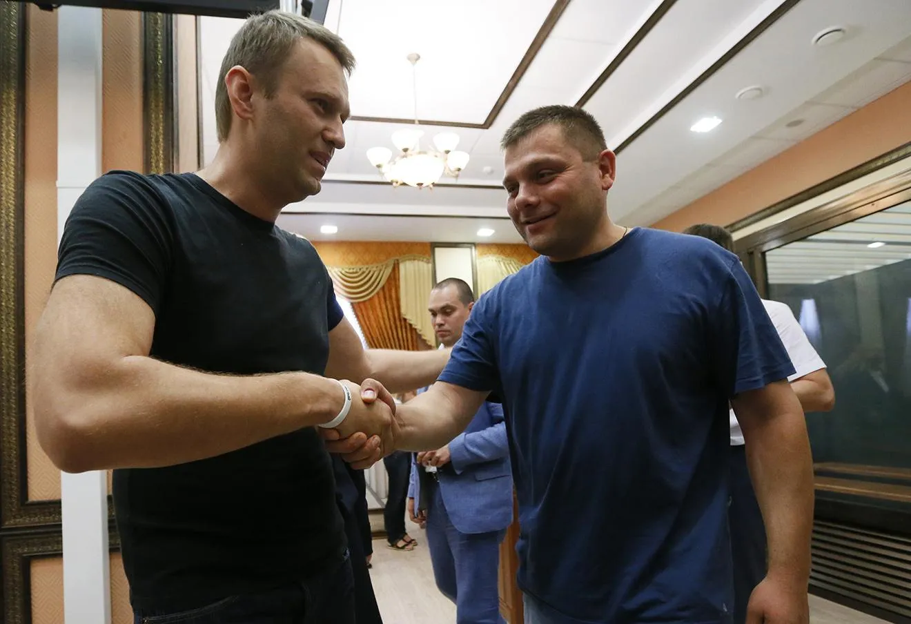 Навальний Офіцеров Навальний Офіцеров