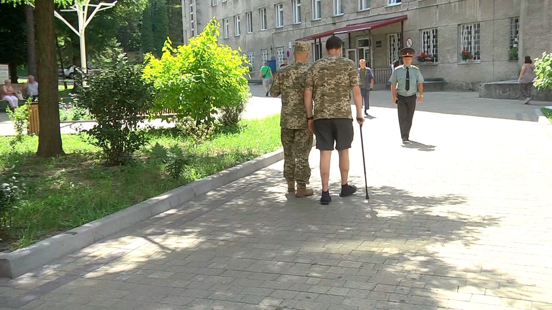 Львівські лікарі врятували ногу пораненому бійцю від ампутування Львівські лікарі врятували ногу пораненому бійцю від ампутування