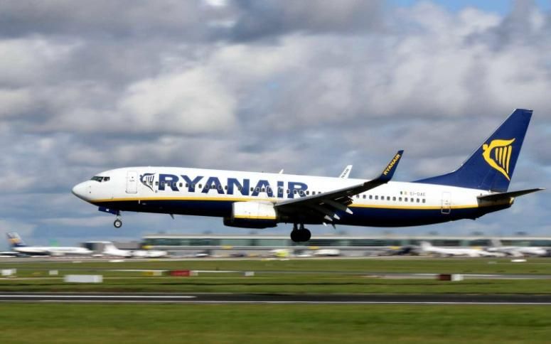 Самолет Ryanair совершил аварийную посадку в Германии: есть пострадавшие Самолет Ryanair совершил аварийную посадку в Германии: есть пострадавшие