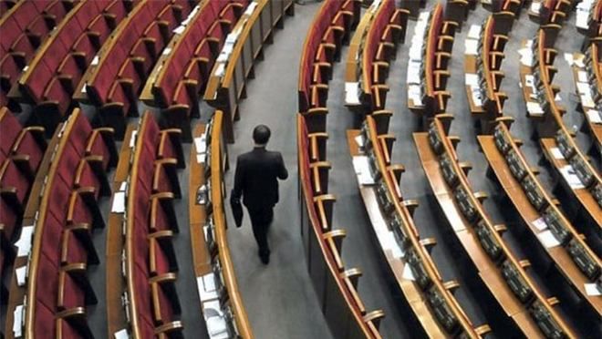 Каникулы превыше всего: с какими "долгами" нардепы ушли отдыхать Каникулы превыше всего: с какими "долгами" нардепы ушли отдыхать