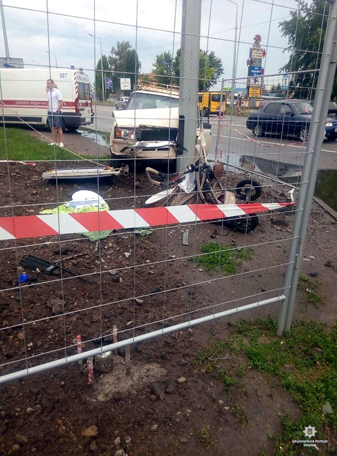 В Харькове на тротуаре автомобиль сбил ребенка в коляске: пятимесячный ребенок погиб