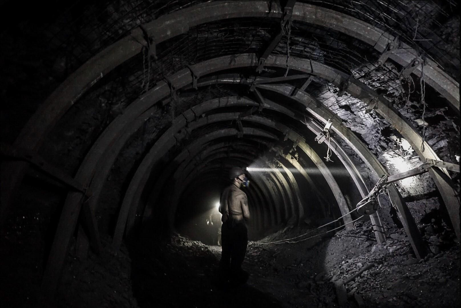 На Луганщине почти 90 шахтеров заблокированы под землей из-за обесточивания