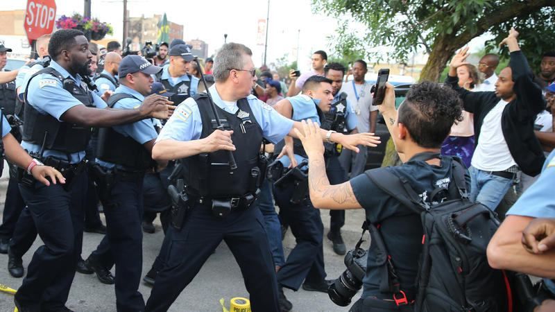 У Чикаго пройшла акція протесту після того, як поліцейський вбив чоловіка